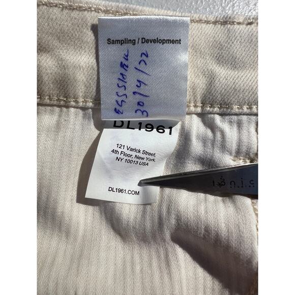DL1961 Jeans Noor Straight Ultra High Rise Ivory Denim Modern Minimalist Capsule - Picture 8 of 9